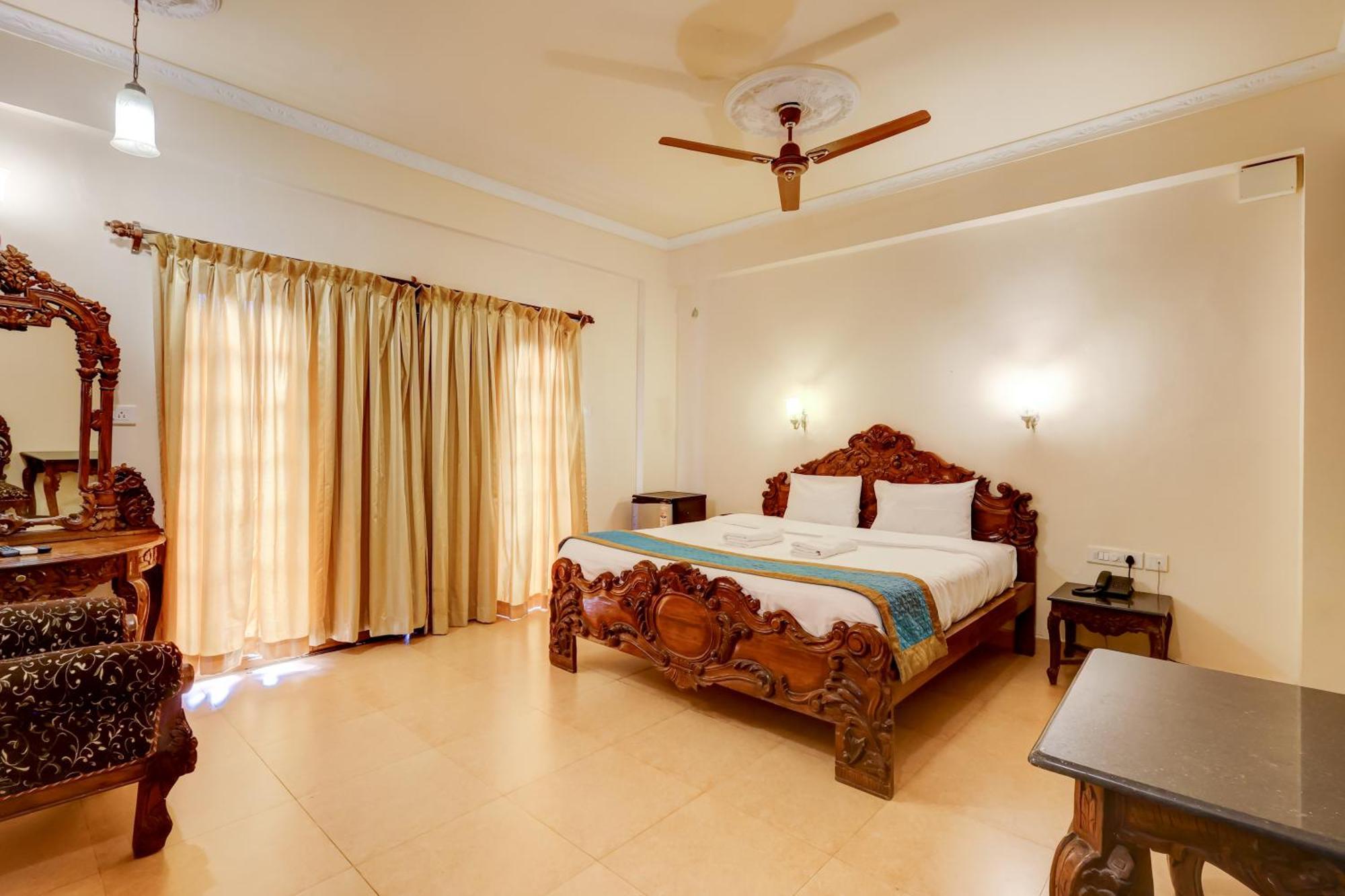 Mayflower Beach Resort By Casa Eternal Baga Exterior photo